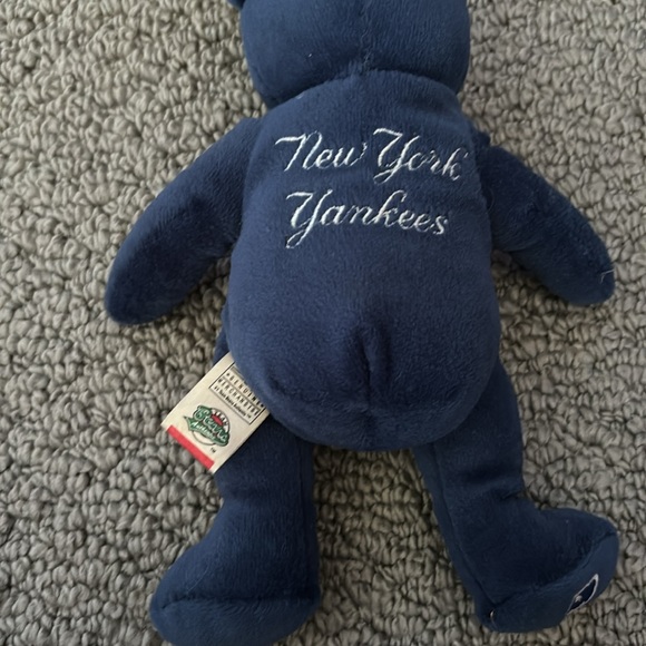 New York Yankees Stadium Ball and Bear - Picture 5 of 7